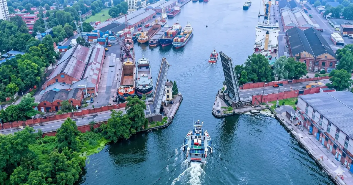 Bascule bridge structure at a port channel representing the historic bascule bridge at Kolkata Port