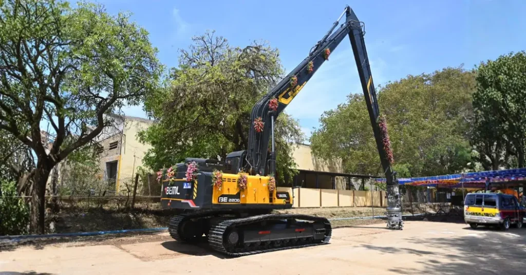 BEML long reach excavator with dredge pump at KGF Complex BEML long reach excavator with dredge pump at KGF Complex
