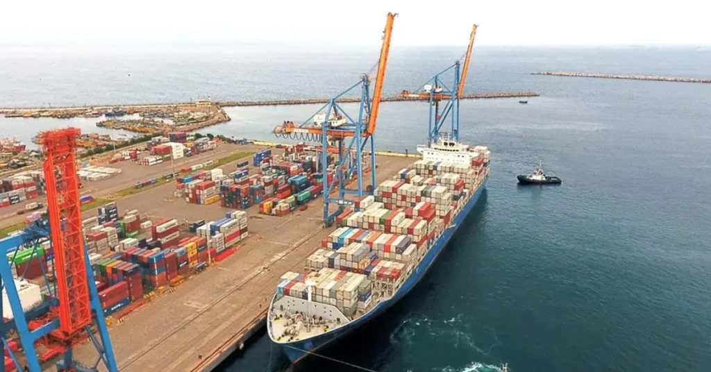 India’s major ports handling cargo with container ships and cranes