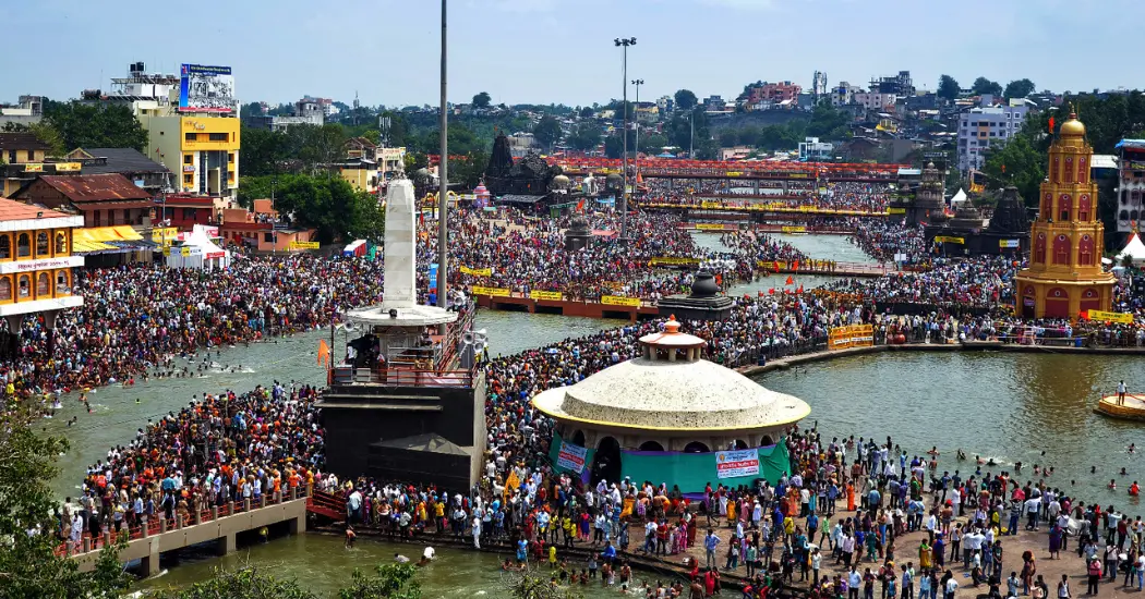 Nashik–Trimbakeshwar crowd at Godavari ghats during Kumbh Mela