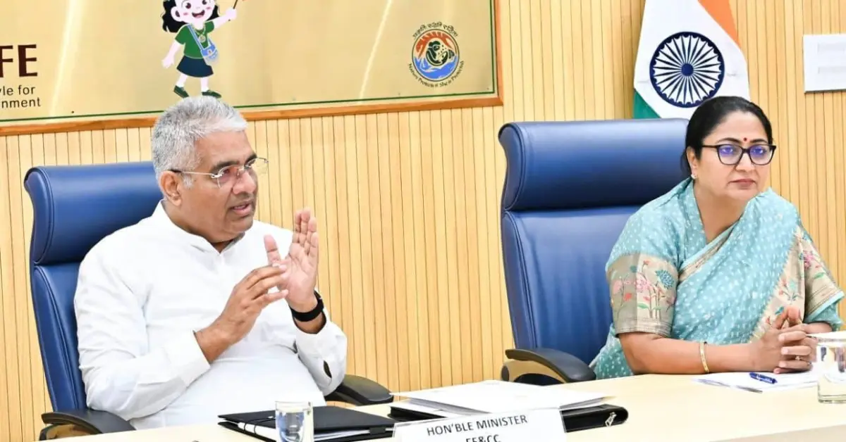 Union Minister Bhupender Yadav and Delhi CM Rekha Gupta at Delhi air pollution review meeting