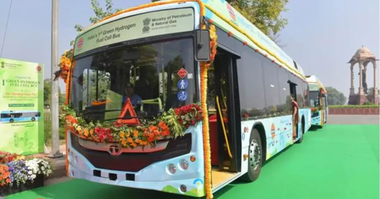 Hydrogen-fuelled bus provided by IOCL for the DMRC shuttle service in New Delhi
