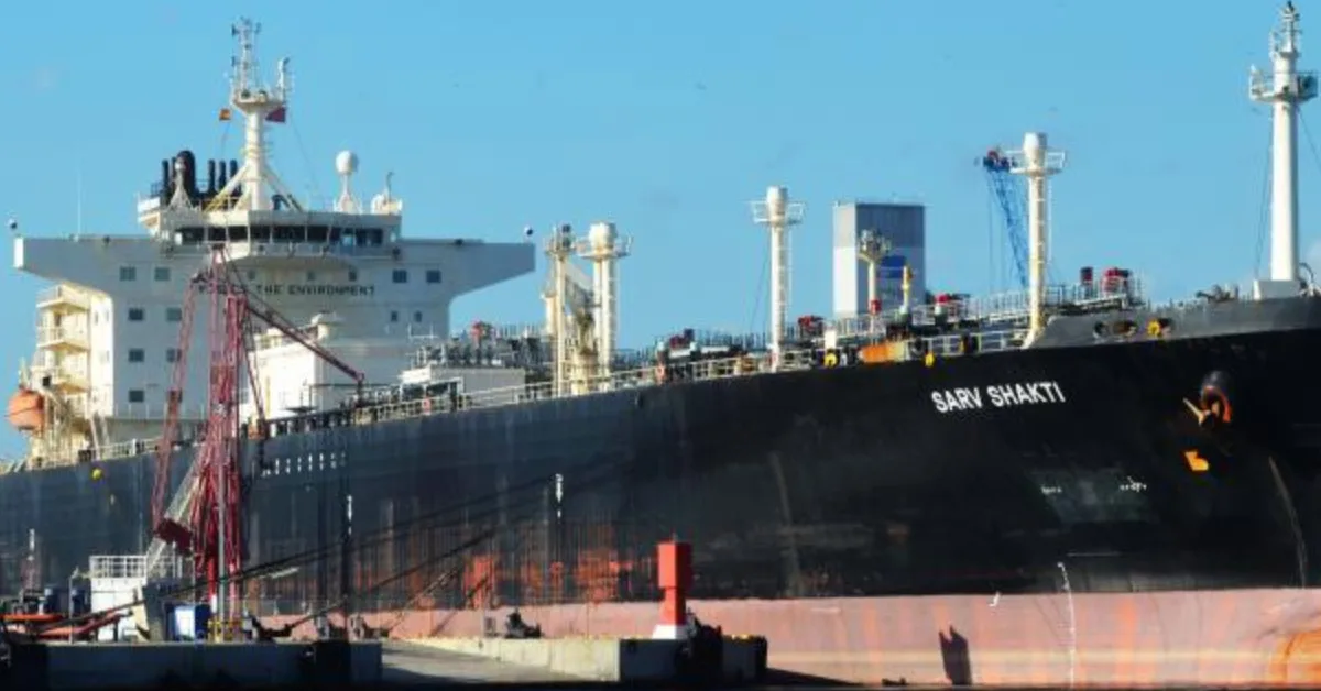 Sarv Shakti LPG tanker transiting Strait of Hormuz
