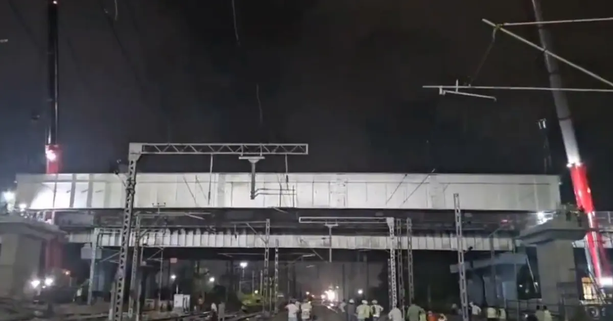 Mumbai Metro Line 2B steel span launched over Central Railway tracks