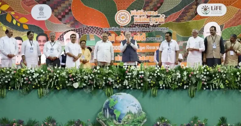 PM Modi during Gujarat event linked to Vadodara-Mumbai Expressway and ₹22,655 crore infrastructure projects