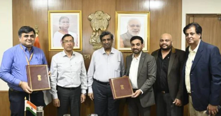 Officials exchange MoUs under the PARIVARTAN scheme for Delhi-NCR truck and bus replacement