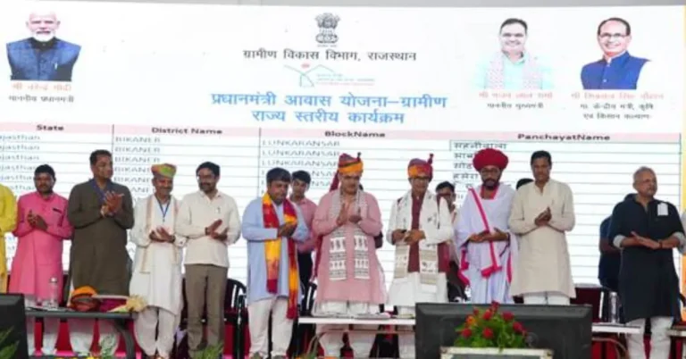 The Infra Post - India's Leading Infrastructure News Platform 27 PMAY-G approval letter being presented during the Rajasthan programme in Baran